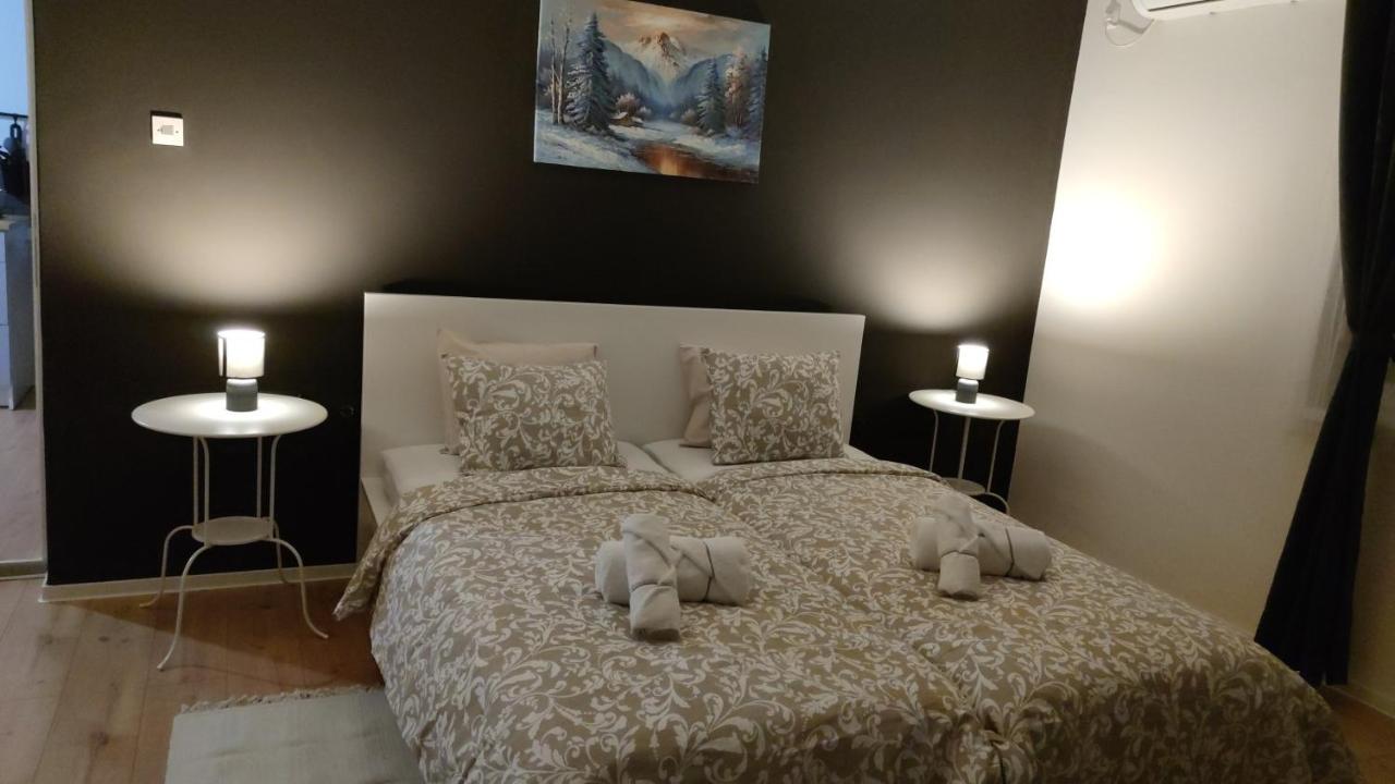 4 Stars Apartments Near Airport 大戈里察 外观 照片