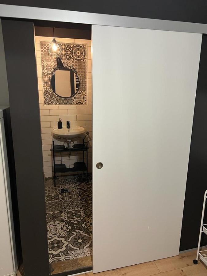 4 Stars Apartments Near Airport 大戈里察 外观 照片