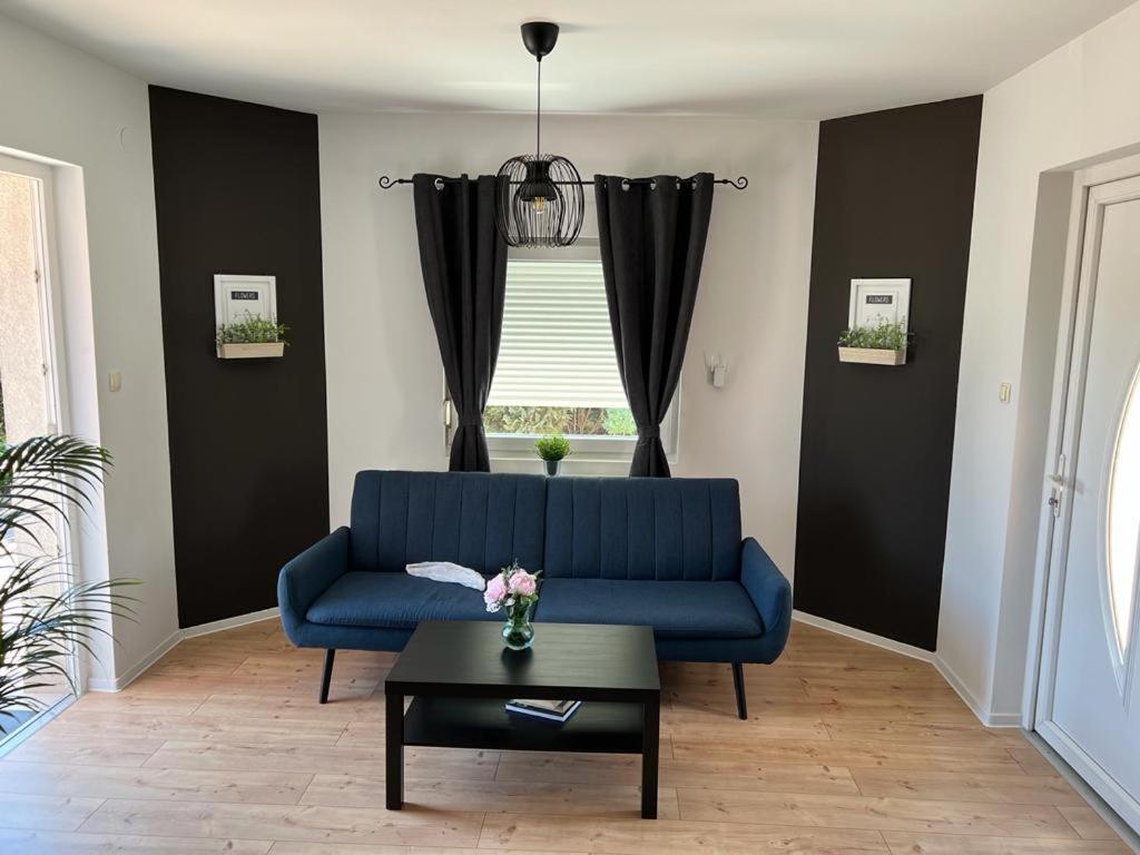4 Stars Apartments Near Airport 大戈里察 外观 照片